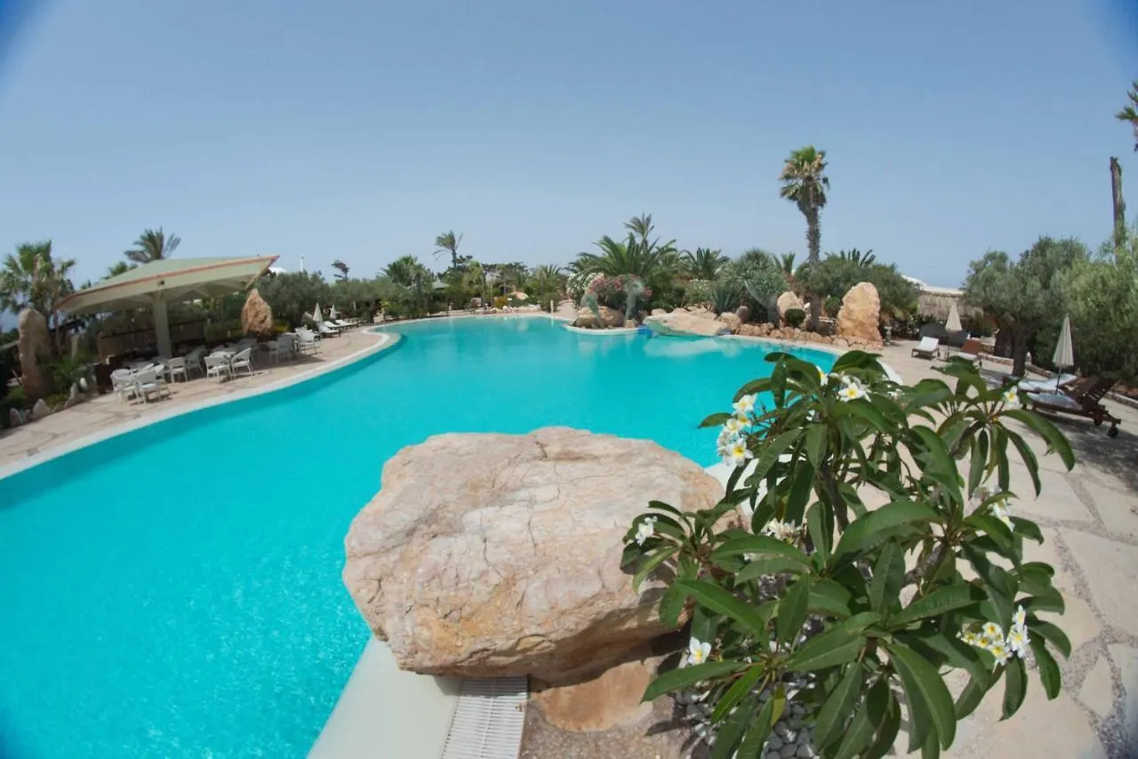 Cupola Bianca Resort LMP 0*, Lampedusa Itálie